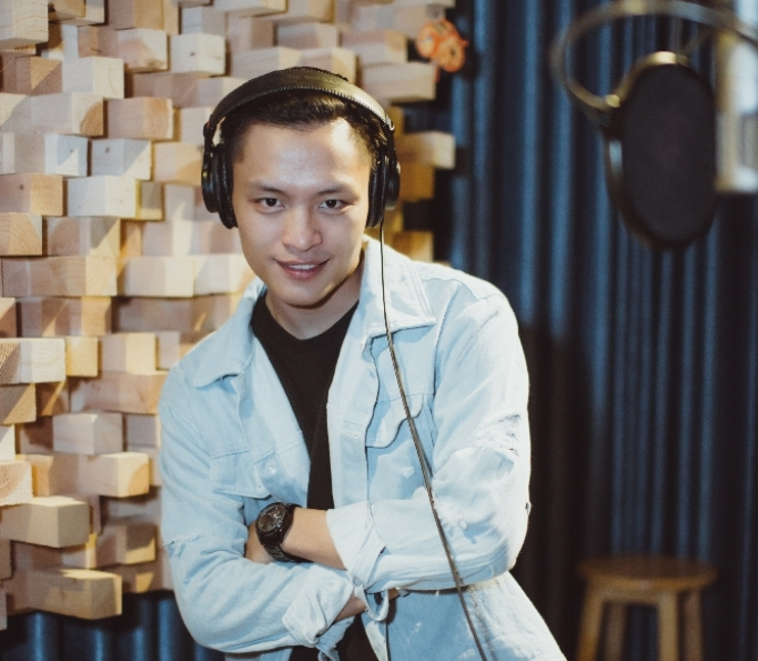 Á quân "Vietnam Idol" Việt Thắng chính thức tấn công showbiz