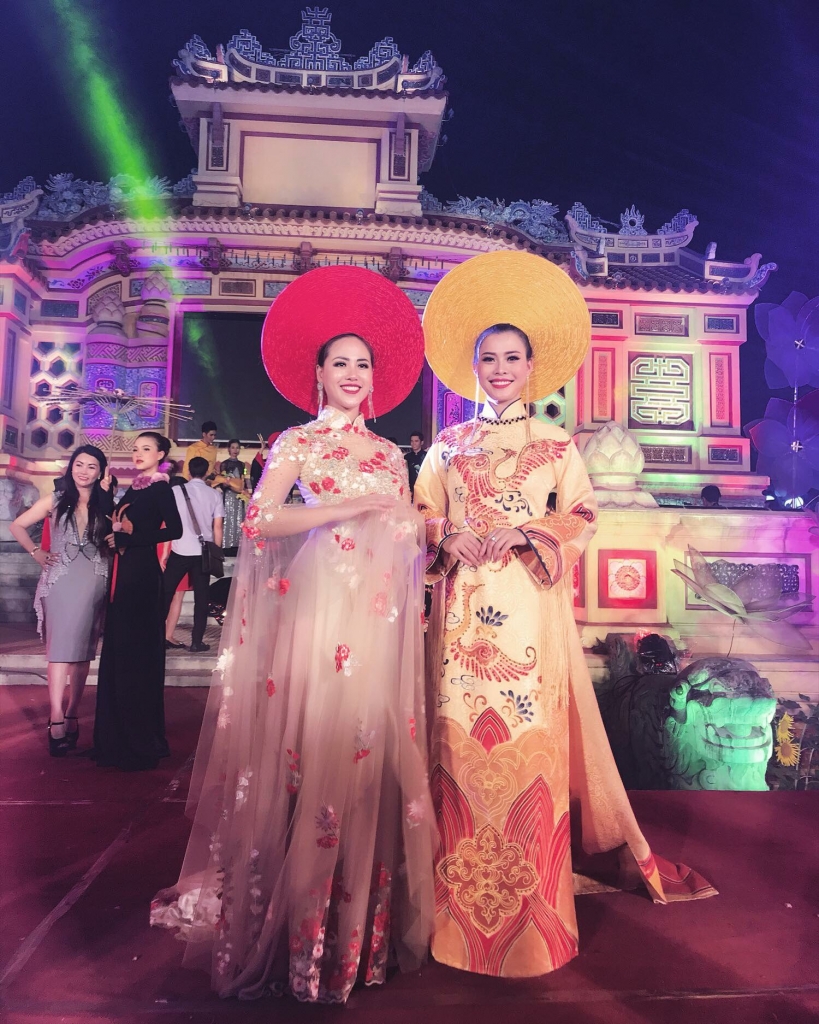 a hau thi phuong tu tin do sac cung rung chan dai tai festival hue 2018