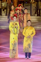 Một 'Huế vàng son' trong chốn đi - về đầy kỷ niệm của NTK Việt Hùng