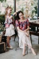 Cựu siêu mẫu Ngọc Nga tung bộ ảnh khoe các con đẹp như thiên thần