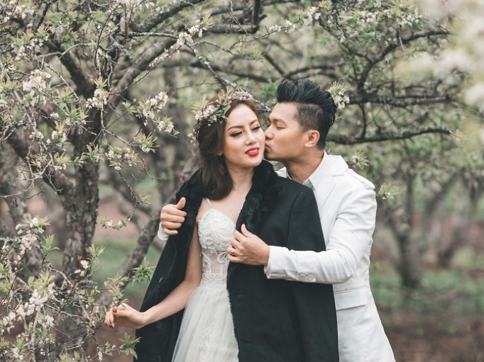 Ảnh cưới ngọt ngào lãng mạn của ca sĩ Lâm Vũ và bà xã xinh đẹp