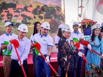 Chi Bảo, Phan Anh, Đức Hải cùng dàn người đẹp lên núi xây trường cho trẻ em nghèo