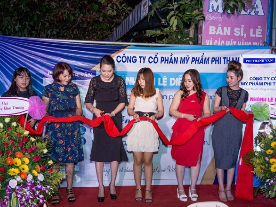 Công ty của diễn viên Phi Thanh Vân khai trương thêm chi nhánh tại Kon Tum
