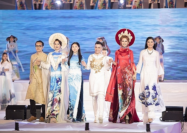 hoa hau paris vu hoi ngo hoa hau ngoc han tai festival bien nha trang