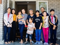 Hoàng Oanh thăm các em nhỏ làng trẻ SOS Huế