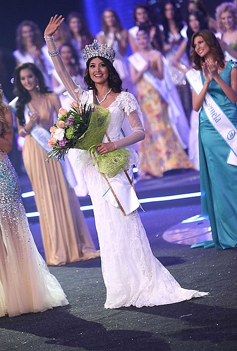 miss supranational 2013 mutya johanna datul lam giam khao hoa hau doanh nhan quoc te 2019