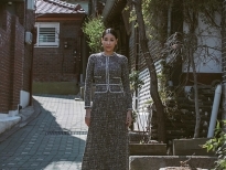 Hoa hậu Hà Kiều Anh khoe dáng giữa phố cổ Hàn Quốc
