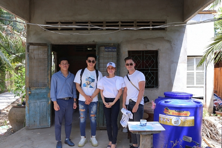 ekip bang kieu trao nuoc ngot cho vung han man ben tre