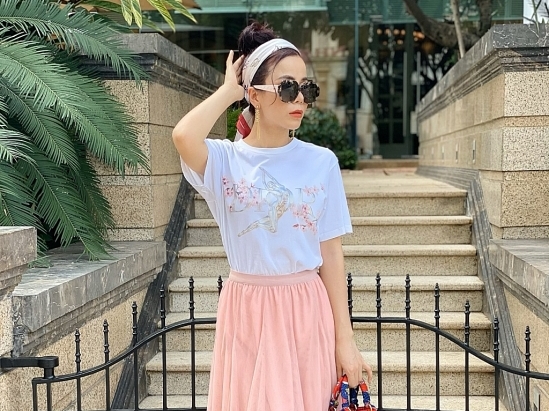 Hoa hậu Oanh Lê xuống phố với phong cách street style