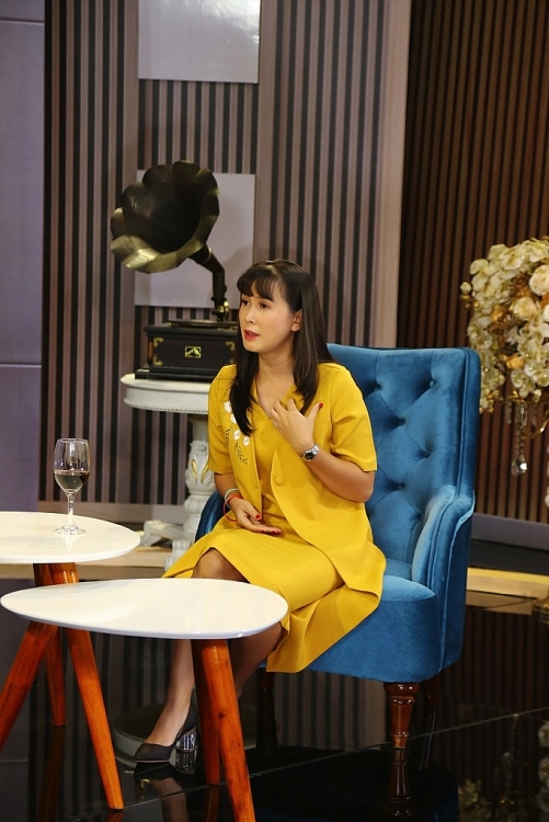 dao dien le hoang mau thuan voi nha van nguyen quynh trang ve quan diem hanh phuc cua phu nu