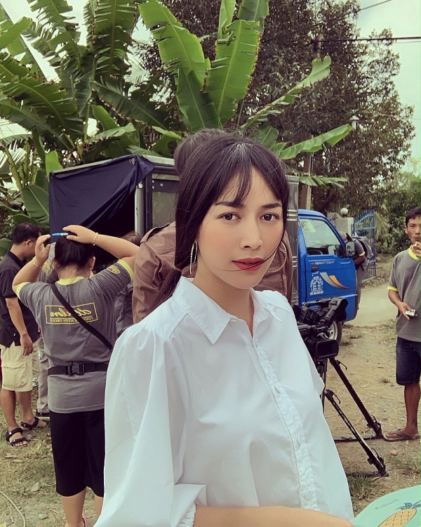 mai thanh ha do mau tren truong quay me ghe vi qua nhap vai danh ghen