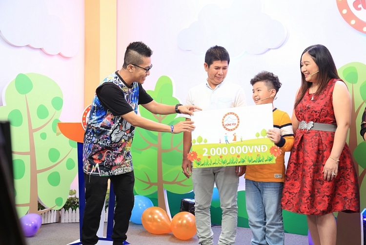 dien vien oanh kieu lan dau thu suc lam mc cho gameshow