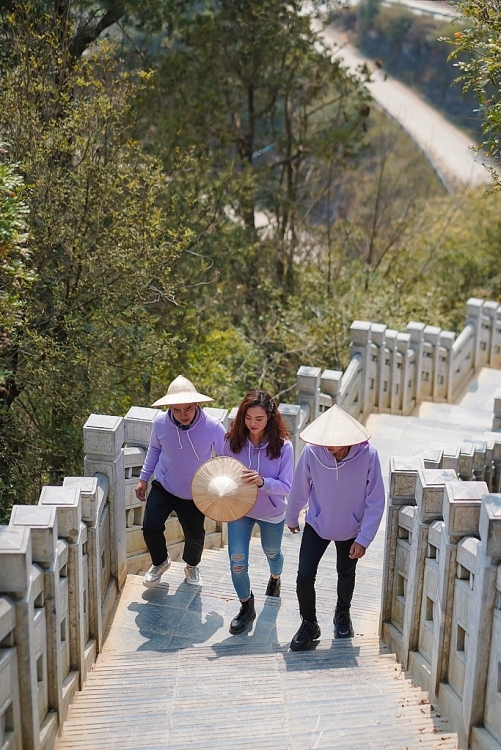 do duy nam muon mon banh thang den to tinh voi mac van khoa