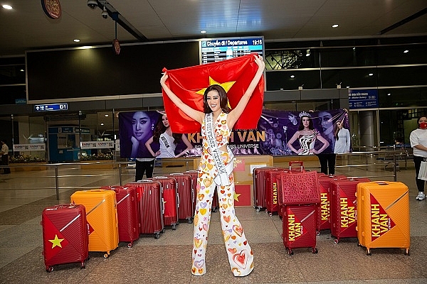 Hoa hậu Khánh Vân diện trang phục đặc biệt, mang theo 15 vali hành lý lên đường tham gia 'Miss Universe'