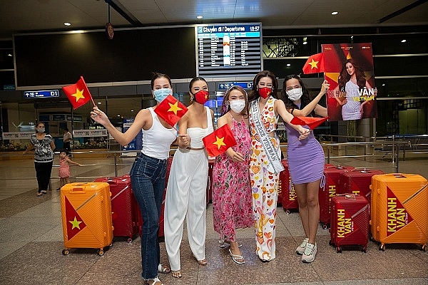 Hoa hậu Khánh Vân diện trang phục đặc biệt, mang theo 15 vali hành lý lên đường tham gia 'Miss Universe'