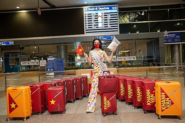 Hoa hậu Khánh Vân diện trang phục đặc biệt, mang theo 15 vali hành lý lên đường tham gia 'Miss Universe'