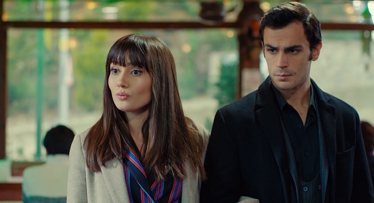 'Trái cấm': Cắm sừng người yêu nhưng Alihan vẫn ghen tuông, phá rối khi nghĩ Zeynep có bạn trai mới