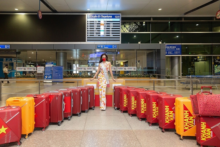 Có gì bên trong 15 chiếc vali Hoa hậu Khánh Vân mang đến 'Miss Universe'?