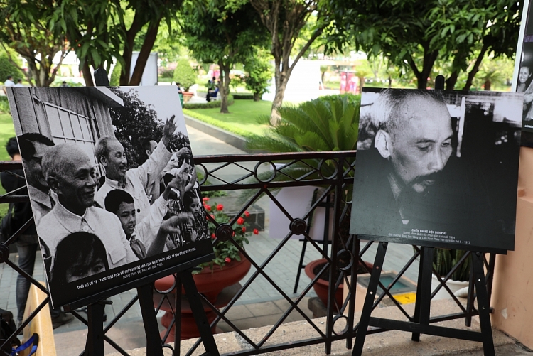140 bức ảnh, áp phích phim được trưng bày tại Triển lãm 'Hình ảnh và hình tượng Chủ tịch Hồ Chí Minh trong các tác phẩm điện ảnh'
