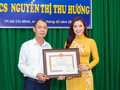 Á hậu quý bà thế giới Nguyễn Thu Hương bảo vệ thành công Luận án Tiến sĩ
