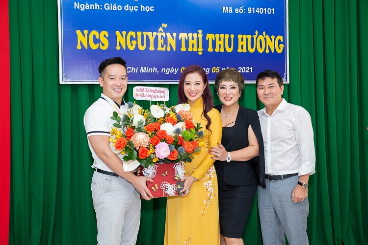 Á hậu quý bà thế giới Nguyễn Thu Hương bảo vệ thành công Luận án Tiến sĩ