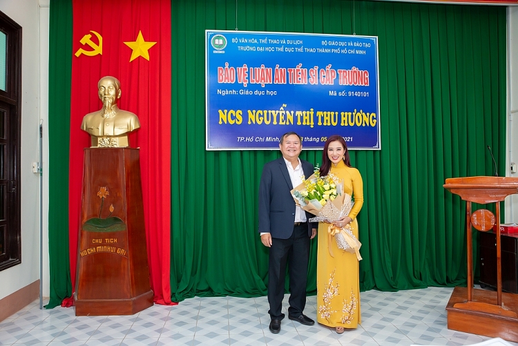 Á hậu quý bà thế giới Nguyễn Thu Hương bảo vệ thành công Luận án Tiến sĩ