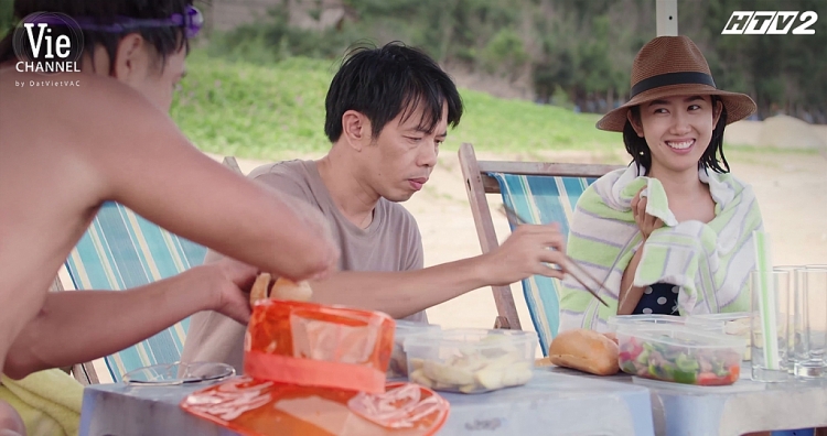 Bênh trên phim chưa đủ, Thúy Ngân còn được anh hai Thái Hòa hết lòng bênh vực ở hậu trường ‘Cây táo nở hoa’