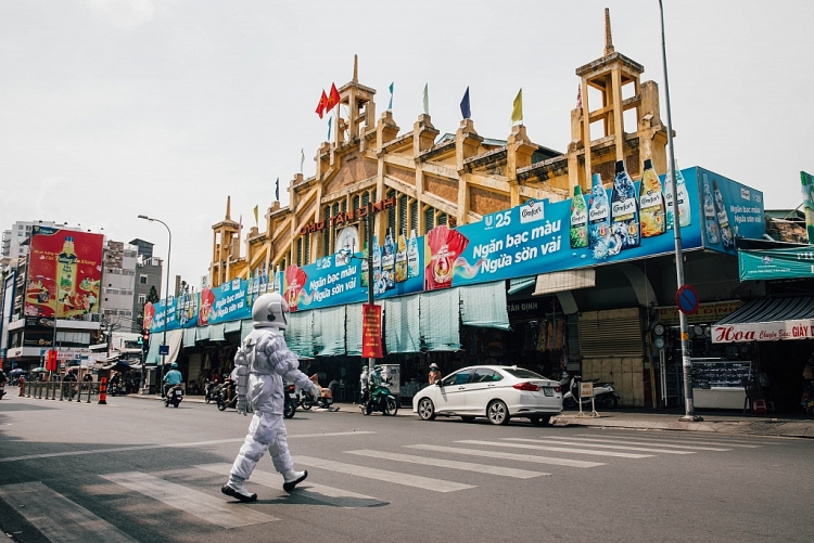 Phi hành gia Thanh Duy checkin khắp Sài Gòn đầy độc lạ