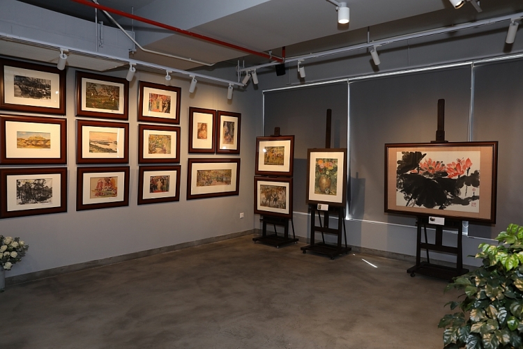 ‘Đất nước và con người' tại triển lãm tranh của cố họa sĩ Nguyễn Cao Thương cùng 12 họa sĩ khác