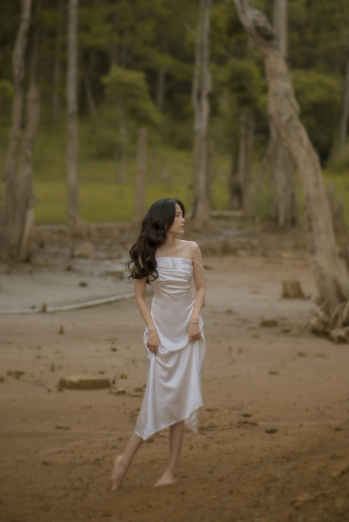 Tìm được chốn bình yên, Nam Em tung bộ ảnh mong manh dịu dàng đến khó tin ở Đà Lạt