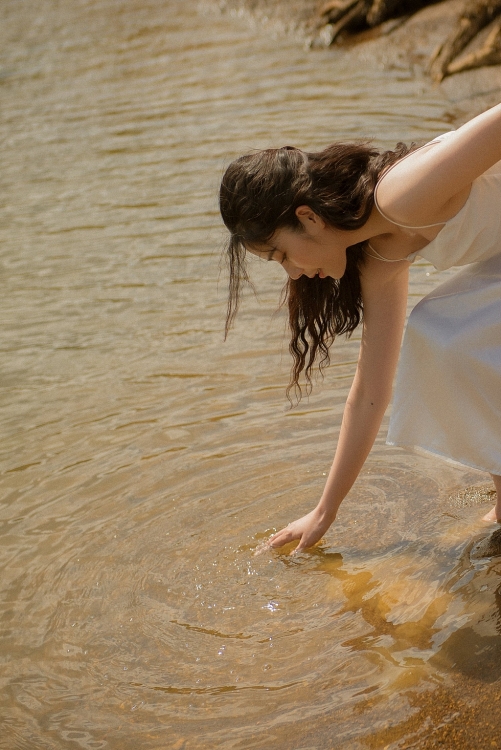 Tìm được chốn bình yên, Nam Em tung bộ ảnh mong manh dịu dàng đến khó tin ở Đà Lạt