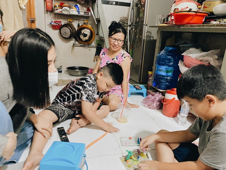 Kiều Loan, Thúy Vi, Mai Phương chung tay quyên góp cho quỹ hỗ trợ ung thư của Tiểu Vy