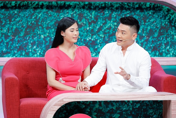 Ca sĩ Thi Phượng khẳng định 'chồng em hoàn hảo' trên sóng truyền hình