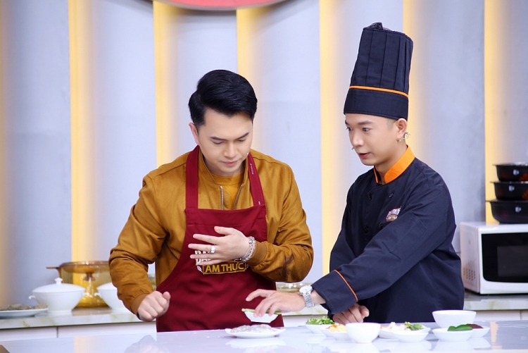 Đánh bại Nam Cường, ca sĩ Minh Sang giành cúp vàng 'Đấu trường ẩm thực'