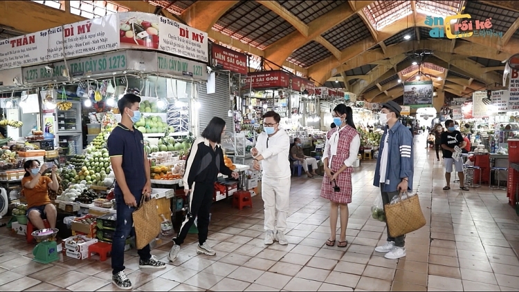 Hoa hậu Đỗ Thị Hà cùng Trịnh Thăng Bình đi chợ, cạnh tranh quyết liệt với 'thánh lầy' Diệu Nhi