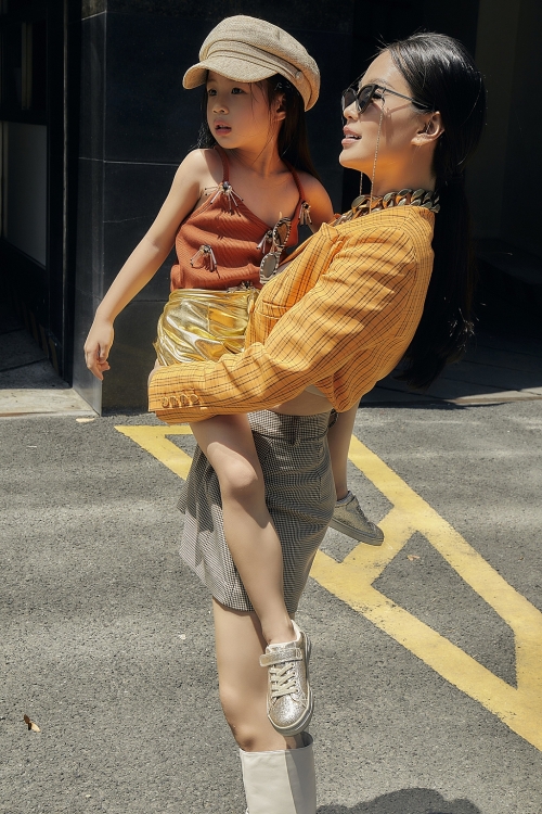 Khoe bộ ảnh mới cùng con gái, fan trầm trồ trước nhan sắc của 'hotmom' Diễm Trang