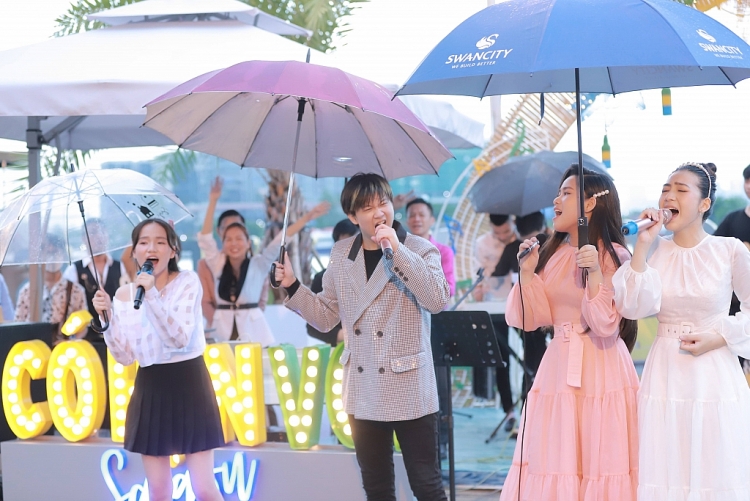 'Có hẹn với Sài Gòn': Bất chấp cơn mưa nặng hạt, Bella Vũ cùng các tài năng âm nhạc nhí vẫn cháy hết mình