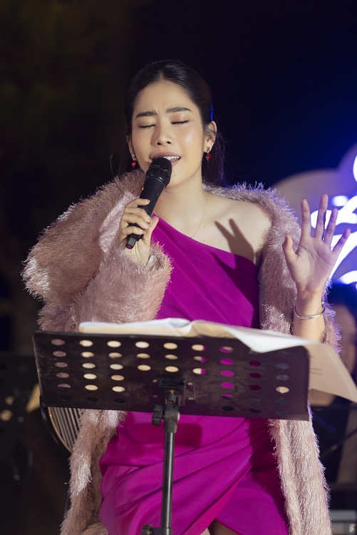 Nam Em xuất hiện rạng rỡ trong các đêm nhạc riêng tại Đà Lạt