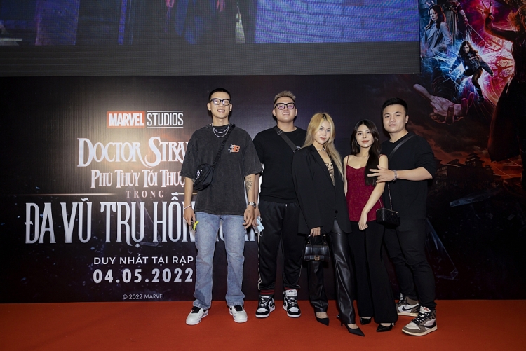 Dàn sao đổ bộ thảm đỏ buổi công chiếu phim 'Doctor Strange 2' tại Việt Nam