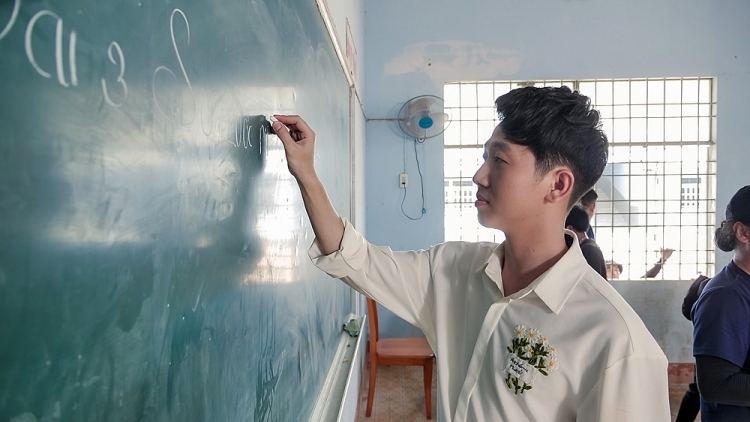 'Cô lầy thầy sao': Vai diễn của nghệ sĩ Thanh Hằng khiến nhiều người liên tưởng đến hình mẫu văn học 'Người đàn bà hàng chài'