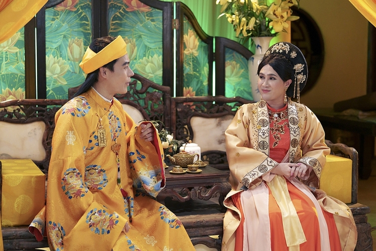 'Hoàng hậu' Huỳnh Lập liên tục 'bắt trend', tung hứng đối đáp cực kỳ vui nhộn trong 'Cung nữ tuổi dần'