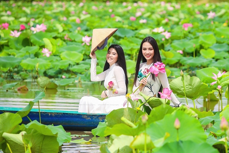 Hoa hậu Ngọc Diễm, Hoa khôi Diệu Ngọc theo chân Thủy Tiên về quảng bá du lịch Đồng Tháp