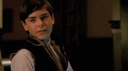 Không còn là chàng 'hoàng tử' 'High school musical' năm nào, Zac Efron lần đầu tiên thử thách dòng phim kinh dị với 'Người khởi lửa'