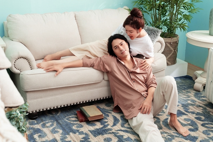 Thiên Di tung bộ ảnh tình tứ cùng chồng 'Quang Kha' trong phim 'Kẻ thứ ba'