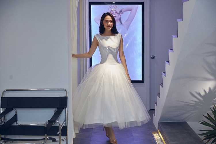 Nhà thiết kế Huy Trần mất 1 tháng làm váy cho Minh Hằng chụp ảnh cưới