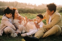 Thanh Thúy - Đức Thịnh tung bộ ảnh 'tình bể bình' kỷ niệm 14 năm về chung một nhà