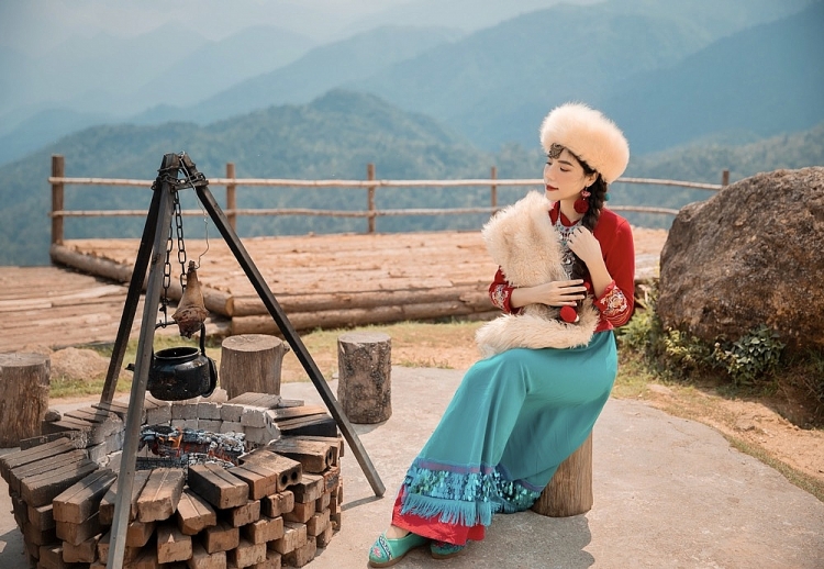 Kiwi Ngô Mai Trang đẹp như 'thiếu nữ Tây Tạng' giữa đất trời Tây Bắc