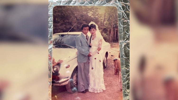 'Tình trăm năm': 17 năm 'hôn nhân xa nhà' và cái kết viên mãn của chuyện tình chàng lơ xe và Hoa khôi Long An