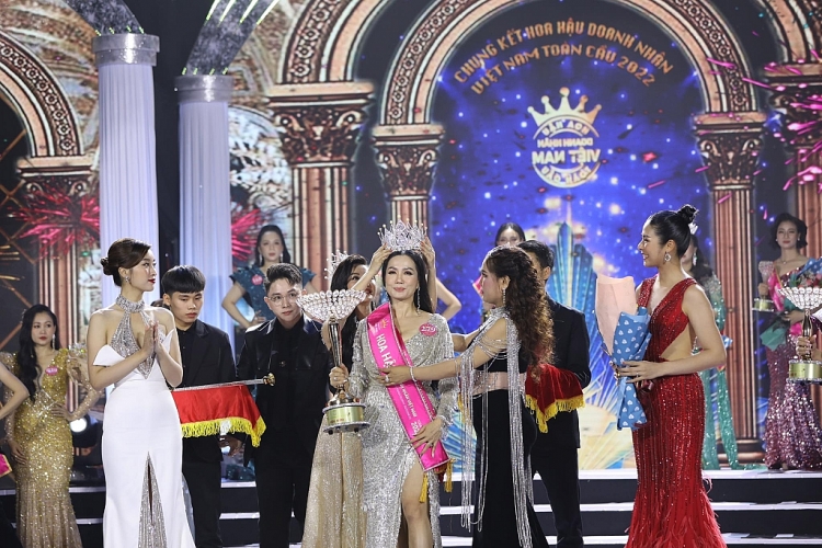Danh hiệu 'Hoa hậu doanh nhân Việt Nam toàn cầu 2022' thuộc về Tiến sĩ Ngọc Giàu