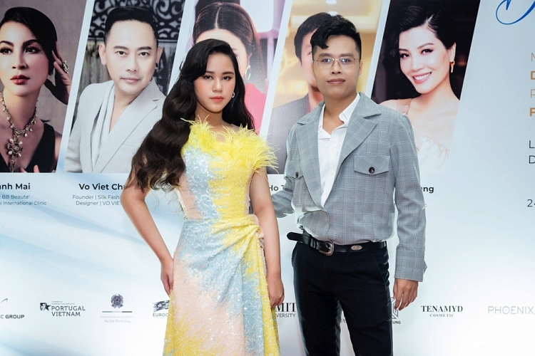 Dàn mỹ nhân V-biz nô nức đến chúc mừng NTK Võ Việt Chung tại sự kiện 'Fashion Design Voices'
